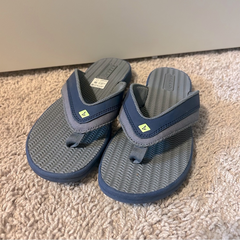 Sperry Gray and Navy Flip Flops Boys Size 3